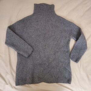 grey knitted turtle neck sweater